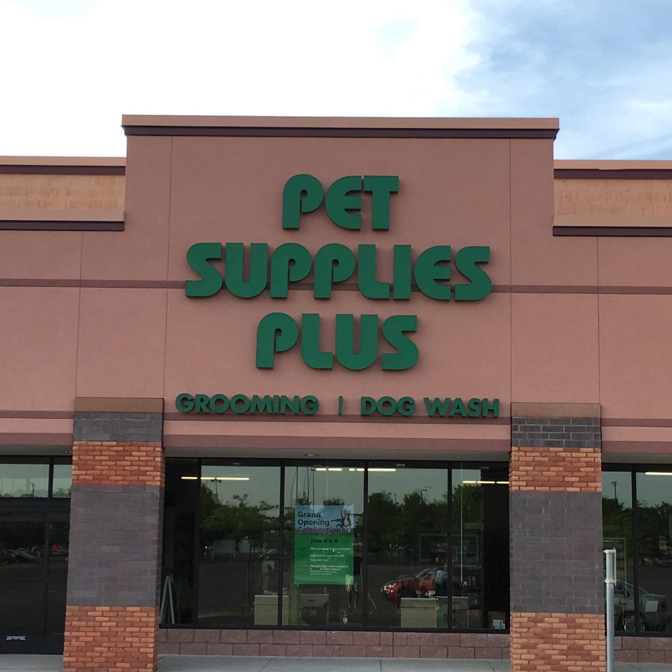 Pet Supplies Plus Vadnais Heights Pet store in Vadnais Heights MN