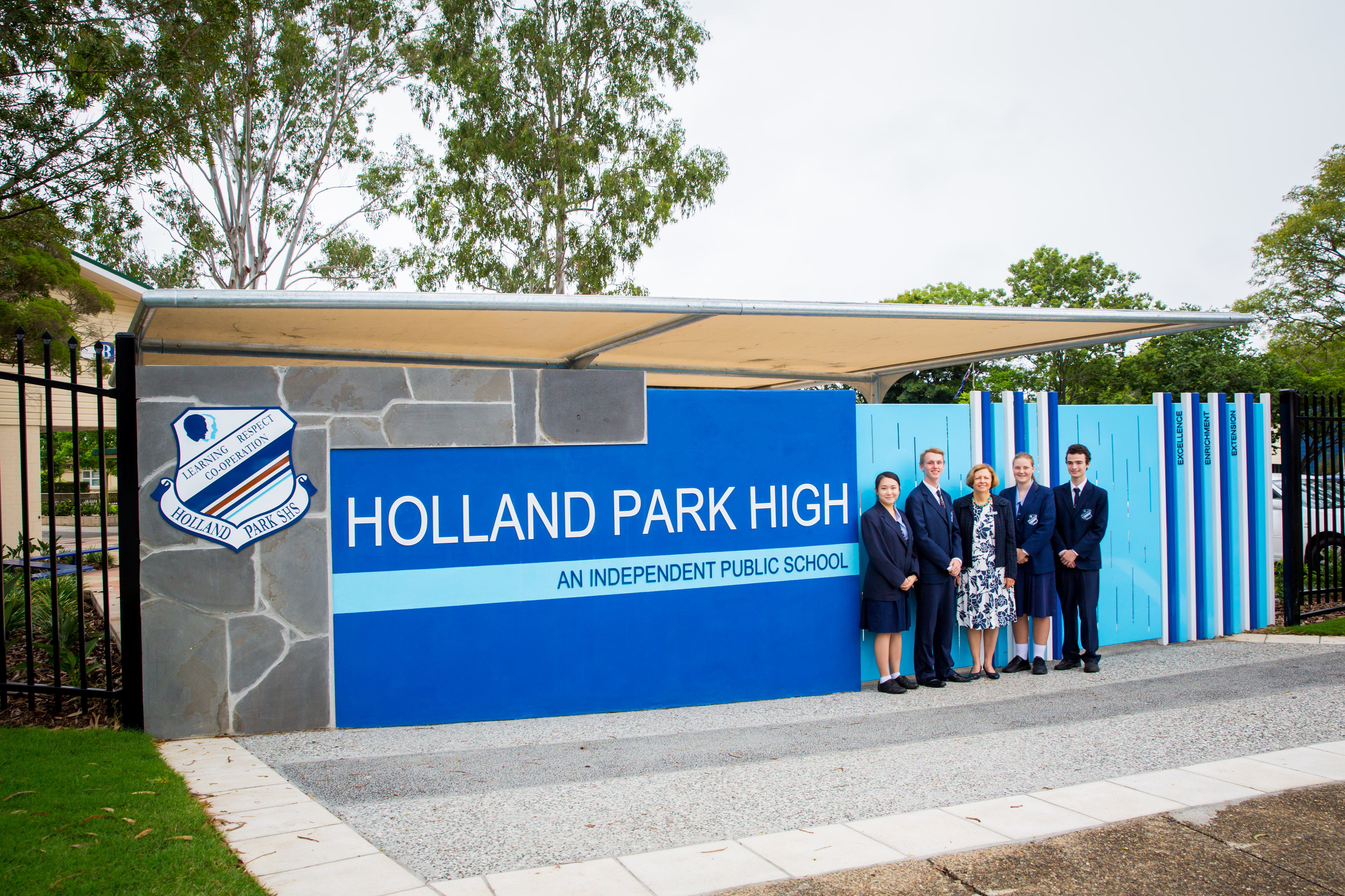 Holland Park State High School | Bapaume Road, Holland Park, Queensland 4121 | +61 7 3347 0111
